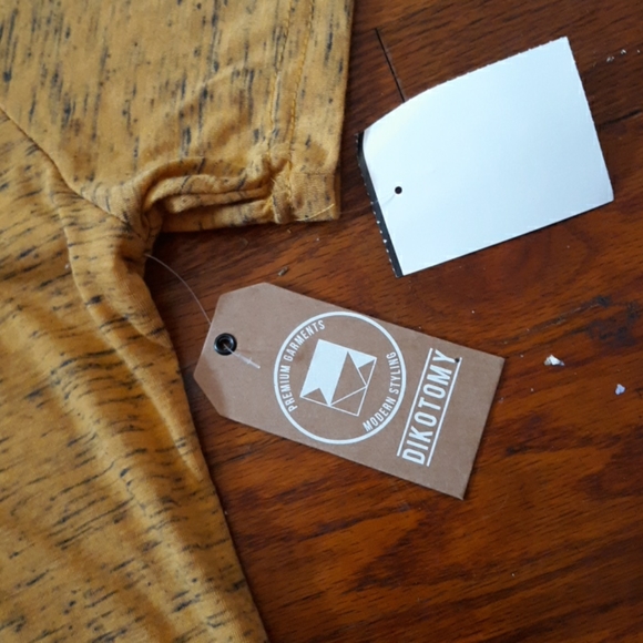 T-Shirt - Picture 3 of 3